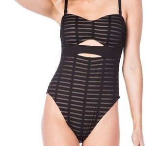 Kenneth Cole Off-the-Grid One Piece Switsuit